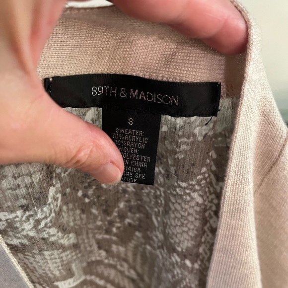 89th & Madison Cardigan natural color with snake print back Size Small - Picture 4 of 13